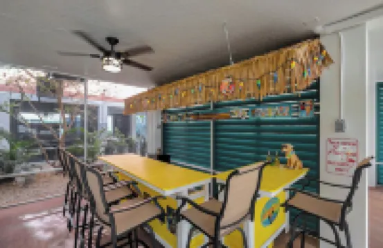 DIRECT WEEKI WACHEE RIVER FRONT! NEW CUSTOMHOME! WELCOME TO RIVER MARGARITAVILLE