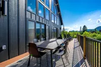New Mtn View Cabin with Hot Tub and Games