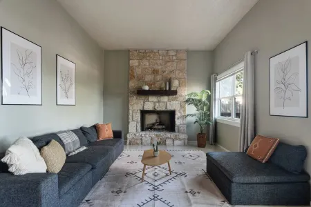 Boho Retreat in Central Austin Отели рядом с достопримечательностью «Microelectronics Research Center Department of Electrical and Computer Engineering»