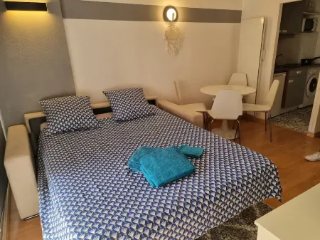 Studio in Residence with swimming pool and solarium, 5 minutes from the beach