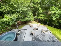 BLVCK Cabin II w/ Hot Tub in the Mountains near Bushkill Fall