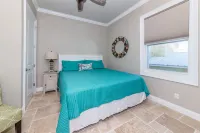 Gulf Front House on W. Beach, 9/9 Bath, with Pool, Sleeps 34. Pet Friendly!
