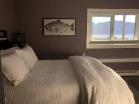 Gorgeous new, 1 bd luxury  apt, offering stunning views of the mountains and bay Hotels near Alaska SeaLife Center