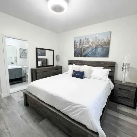 Serenity in Heart of DFW w/ PRIVATE parking & KING Bed ⭑ Min. from DFW Airport +