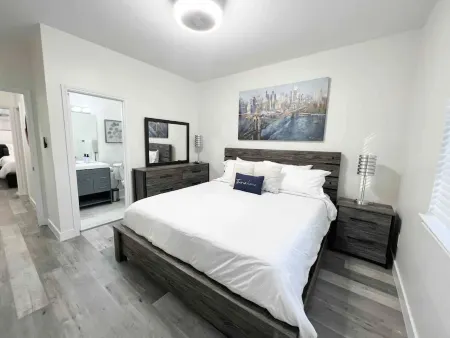 Serenity in Heart of DFW w/ PRIVATE parking & KING Bed ⭑ Min. from DFW Airport +