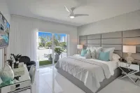 LUXURY STAY  W/BEACH, POOL, GYM, and SPA! Restaurants & bars across street also!