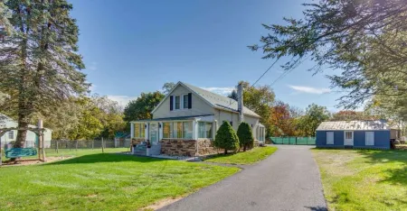 Charming 3-Bedroom Remodeled Mobile Home with Central AC, WiFi in Hummelstown