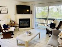 Hike, Bike, Wineries! Fireplace & Level Entry!