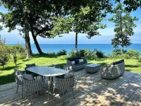 Feel the Lake breeze!! 4b-4ba beachfront house. Private beach access. Sleeps 13 Hotel a Benton Charter Township