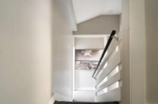 Two-story condo in luxury townhouse. Free parking.