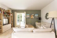 Village house with swimming pool in the Alpilles