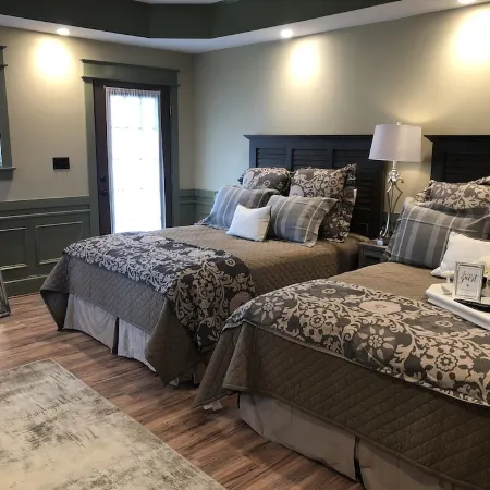 Guest Quarters at the Inn  - 101