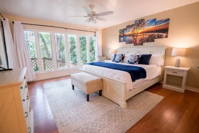 Lake House - Gorgeous Lake Views, Kayaks, Game Room, Fire Pit, Family Friendly