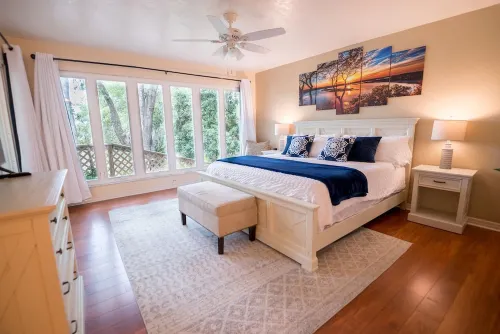 Lake House - Gorgeous Lake Views, Kayaks, Game Room, Fire Pit, Family Friendly