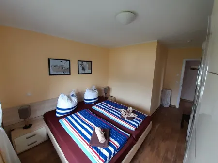 Fully equipped, large 3.5 room apartment just 350 m from the Baltic Sea