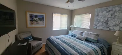 Steps to beach, 2 bedroom 1 bath duplex Các khách sạn gần Extreme Marine