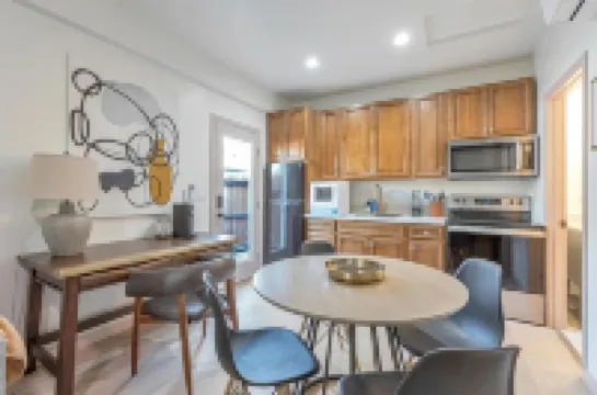 Cozy Broadstone Guesthouse Located Near Shops & Trails with AC, WiFi & Laundry!