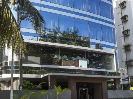 Svenska Design Hotel Отели рядом с достопримечательностью «Intellect Design Arena Ltd»