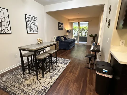 Lush 1 bd Koreatown w/ FREE parking & In-Unit laundry Hotels in Commerce