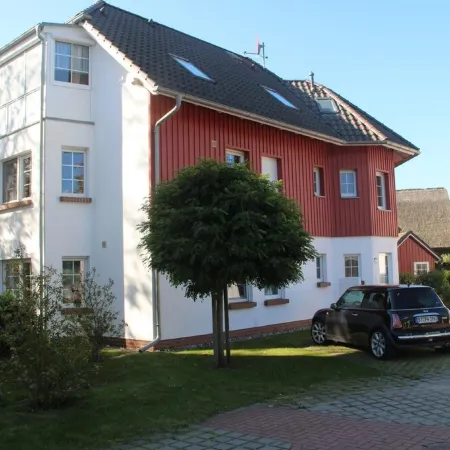 Light-filled, comfortable apartment in a quiet central location - close to the beach Hotele w: Zingst