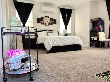 Luxury-Lucky Fortuna Suite Отели рядом с достопримечательностью «Парк Вельма & Лестер Кинг»