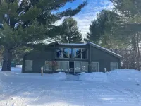 Two Bedroom, Two Bath Condo ready for year-around fun. Great Up North Getaway!