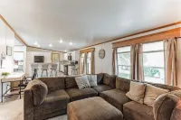 1 mile to Strasburg RR+King Bed