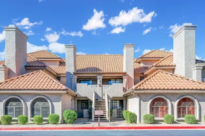 Scottsdale Oasis ~ Refreshing Pool and HotTub ~ King Bed ~ Pet-Friendly  호텔