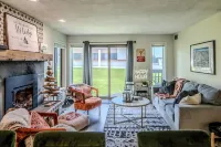 The Lodge-Modern Ski-Out/Ski-Out. Serene retreat Condo for the Outdoorsy type!
