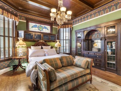 SJ Landmark The Hensley House Master Suite with Bathtub Unit 1