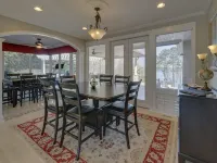 Private House Retreat on Beautiful Lake Hartwell with Private Pool 哈特縣酒店
