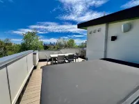 Private RoofTop Hot Tub! 360 Views! Beautiful Townhome!
