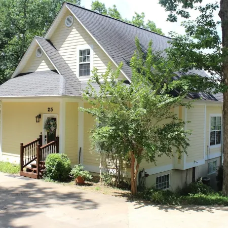 Hannah's Hideaway-3 Miles To Stores, Restaurants, Sleeps 16, No Steps To water!