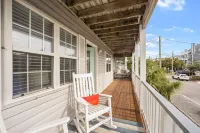 Classic Beach Cottage on Oceanside of Wrightsville Beach -Lower Level