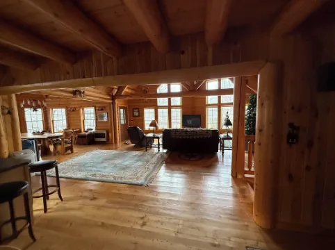 Spacious Riverside Cabin Near Sugarloaf – Perfect for Family Getaways