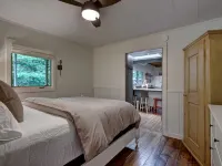 Broadleaf Cottage in Mirror Lake Area of Highlands Hotels in Highlands