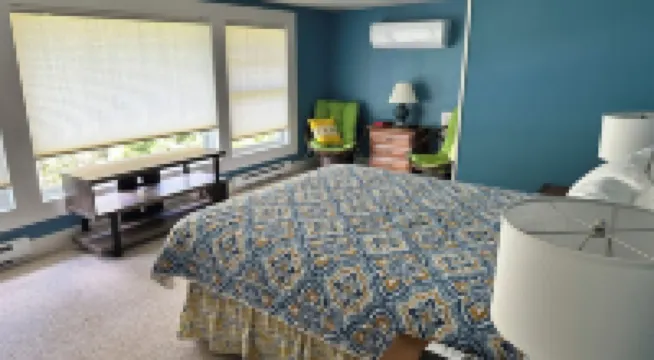 BullFrog cottage, Harveys Lake, PA - Spectacular lakefront presence and view! Hotels in Harveys Lake