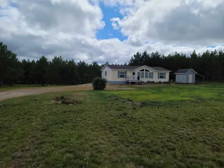 Quiet 3bed 2bath house. Large parking area. Great location. quiet neighborhood