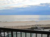 Sea Colony oceanfront 7th floor, sleeps 6, owner-listed.
