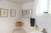 Small Beach Cottage near the Coastal Trail and The Ritz