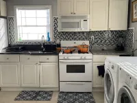 King queen, sweet cozy, and quiet old neighborhood very charming perfect stay