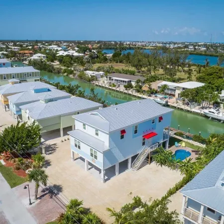 Discount Available! 4 Br/3 BA Private Pool/Dock/Canal Front/Neighborhood Beach!