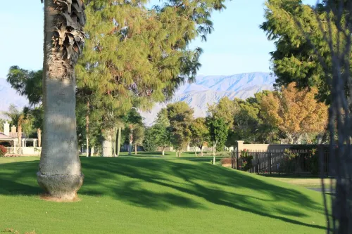 Walk to Caochella, Beautiful home on the golf course, Private pool, Sleeps 10