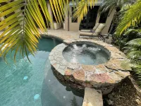 Waterfront Executive Home, walk to Beach