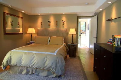 Luxury Redwoods Estate Compound w/ Hot Tub and Fire Pit