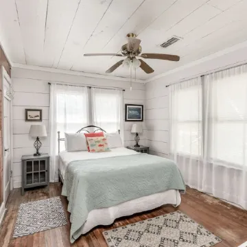 Updated Farm House on 1/2 Acre 1 Block From Aransas Bay