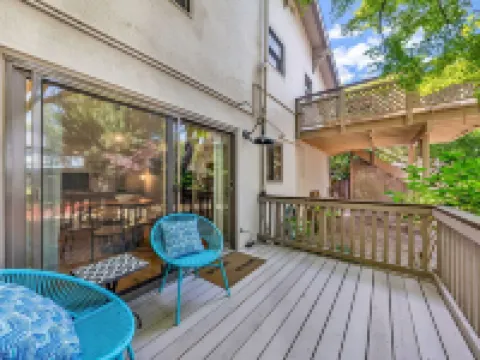 Mill Valley Apartment: Walking Distance to DT Hotels in Mill Valley