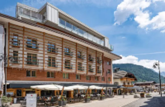 Majestic Hotel Hotels near Miramonti
