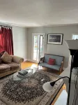 Charming 2-bedroom apartment with WiFi, AC in tranquil Morristown Отели в г. Морристаун