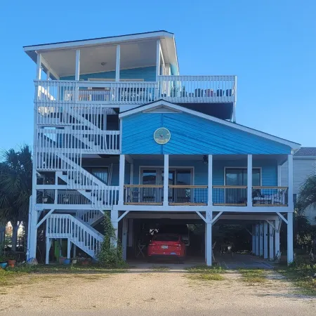 Family and Pet Friendly, steps from the beach